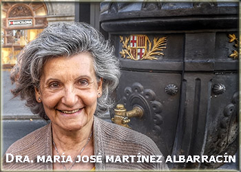 La Dra. Mª José Martínez Albarracín en la font de Canaletas, Barcelona